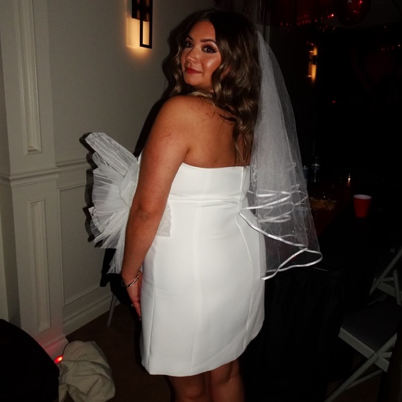 Meshki White Asymmetrical Pleated Skirt - Picture 6 of 6